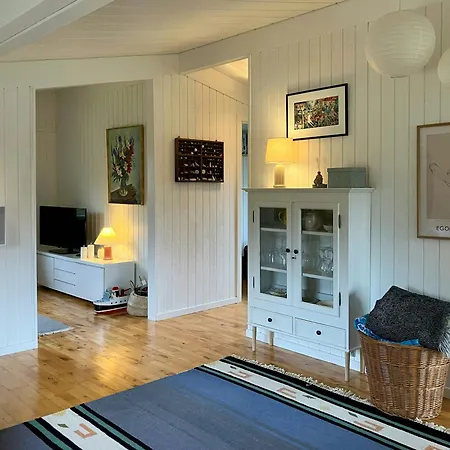 Charming And Authentic Summer House On Odden 度假居